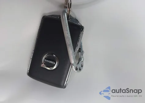 2020 Volvo Xc60 T5 Inscription z USA, uszkodzony, nr VIN YV4102DL4L1504566